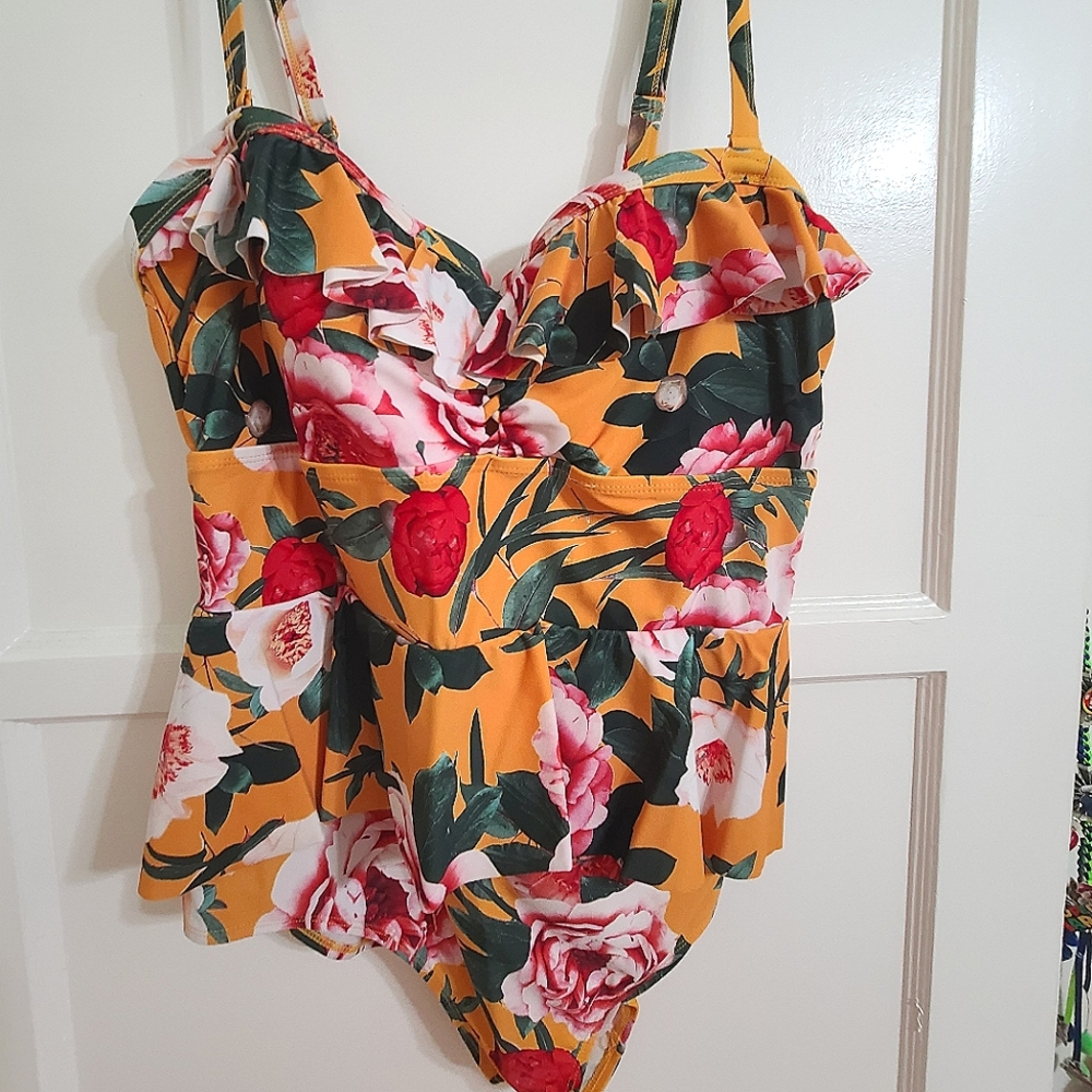 One piece swim suit